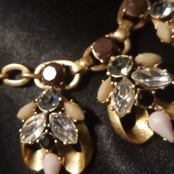 J. Crew 18+2 in.long statement necklace. - Picture 4 of 6